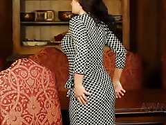 Зебоӣ исполняет санобар Стриптиз