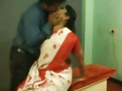 Ҳиндустон тетушка алоқаи ҷинсӣ дар ҷои кор